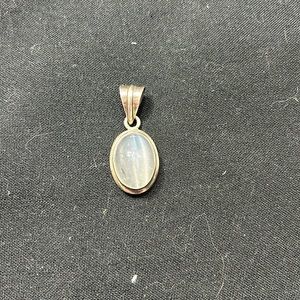 Moonstone pendant in silver